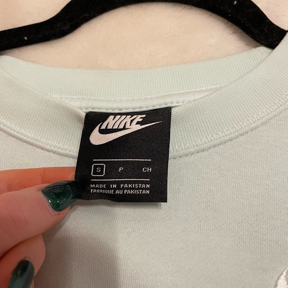 Nike Oversized Cropped Crewneck - Light Mint Color - Picture 3 of 4